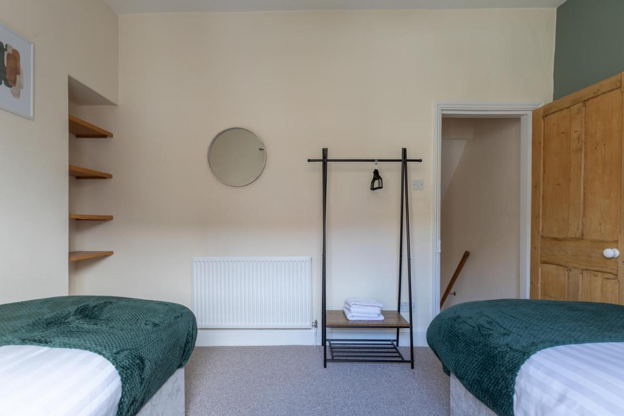 Milton Stays: Cosy City Centre House with Garden and Parking York Exterior photo