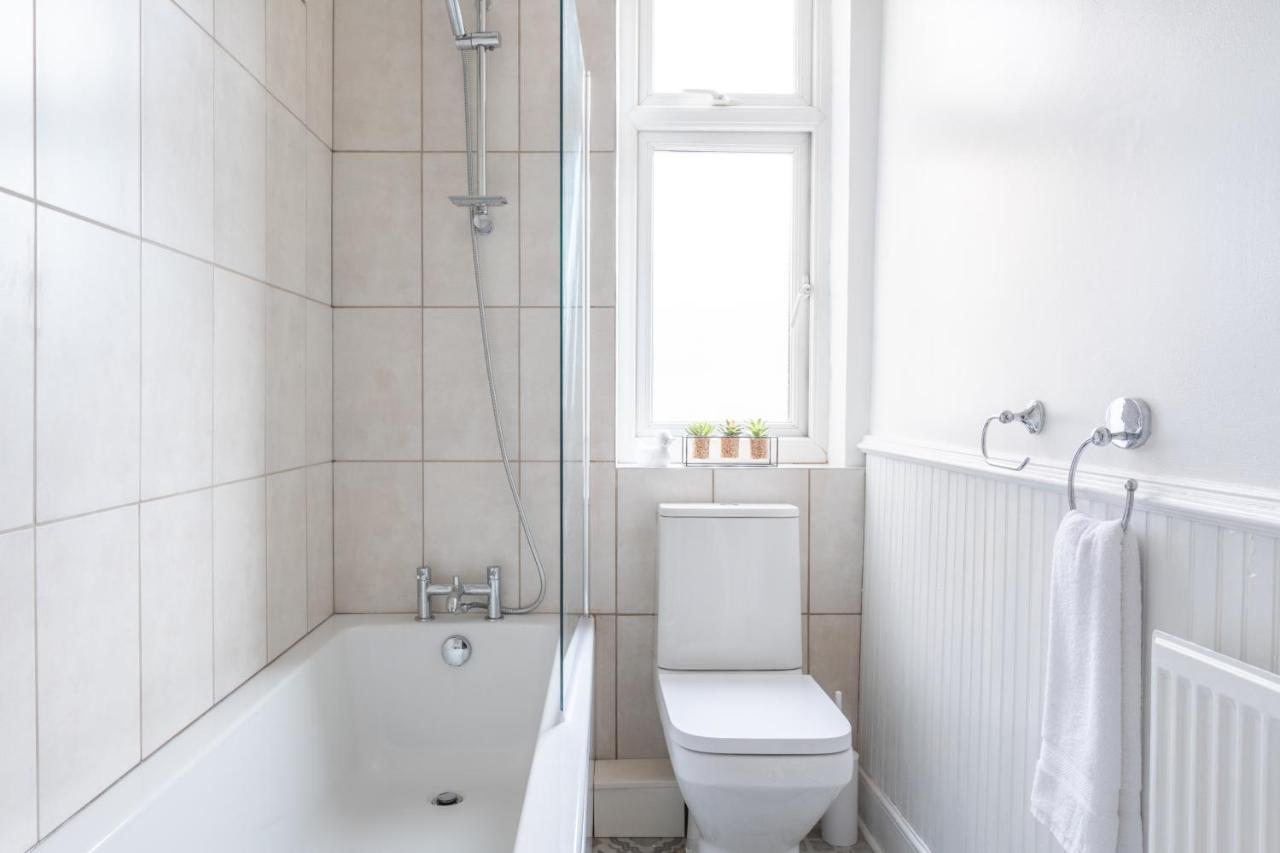 Milton Stays: Cosy City Centre House with Garden and Parking York Exterior photo