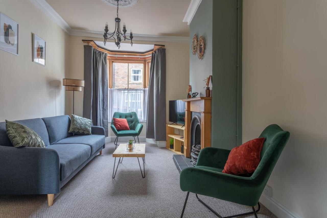Milton Stays: Cosy City Centre House with Garden and Parking York Exterior photo