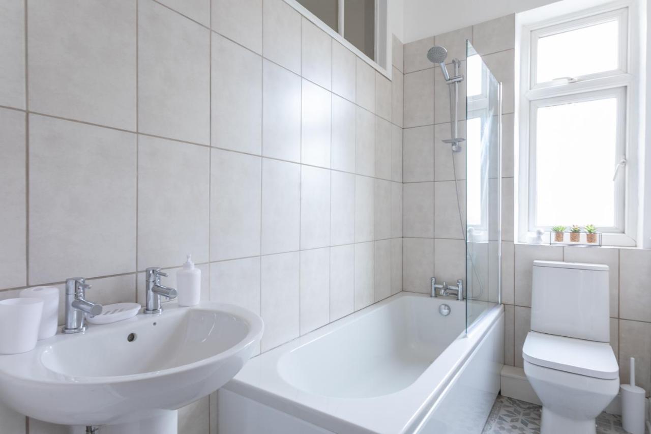 Milton Stays: Cosy City Centre House with Garden and Parking York Exterior photo